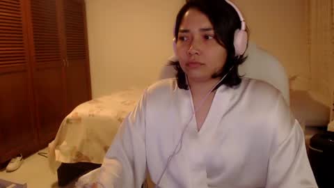 Snapshot of thetalkingbutt chatting on July 4, 3:45 am Mai online show from July 4, 3:45 am