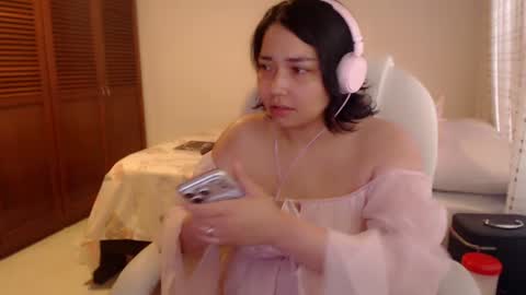 Snapshot of thetalkingbutt chatting on July 7, 8:57 pm Mai online show from July 7, 8:57 pm