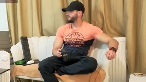 Snapshot of thetop200 chatting on November 3, 5:58 pm TheTop online show from November 3, 5:58 pm