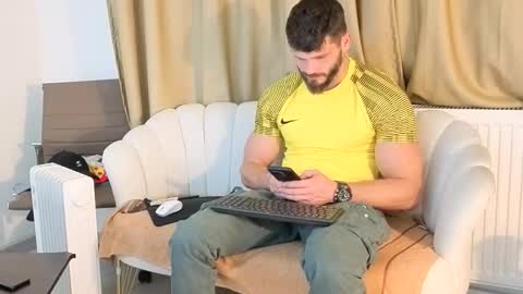 Snapshot of thetop200 chatting on November 4, 7:35 pm TheTop online show from November 4, 7:35 pm