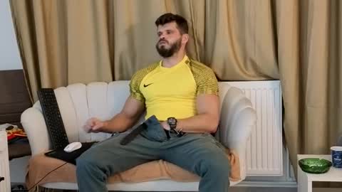 Snapshot of thetop200 chatting on November 5, 7:14 pm TheTop online show from November 5, 7:14 pm