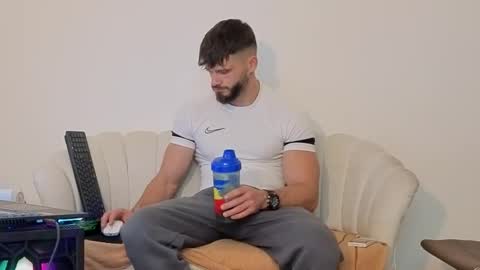 Snapshot of thetop200 chatting on November 9, 6:06 pm TheTop online show from November 9, 6:06 pm