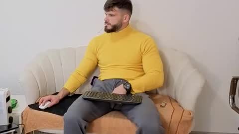 Snapshot of thetop200 chatting on November 12, 5:57 pm TheTop online show from November 12, 5:57 pm