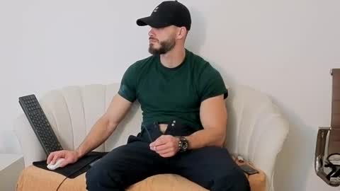 Snapshot of thetop200 chatting on November 14, 6:06 pm TheTop online show from November 14, 6:06 pm