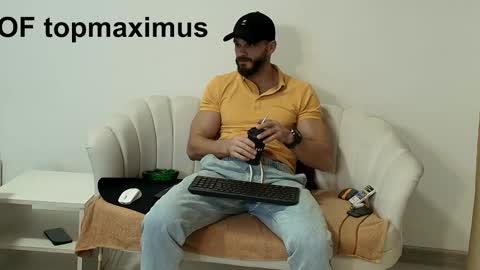 Snapshot of thetop200 chatting on November 18, 5:06 pm TheTop online show from November 18, 5:06 pm