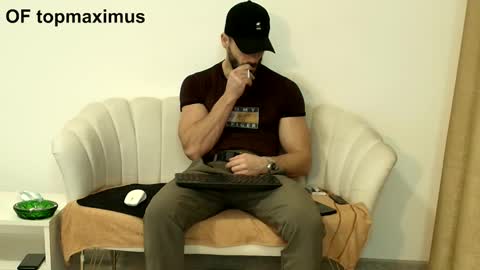 Snapshot of thetop200 chatting on November 25, 6:41 pm TheTop online show from November 25, 6:41 pm