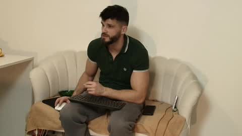 Snapshot of thetop200 chatting on December 3, 7:45 pm TheTop online show from December 3, 7:45 pm