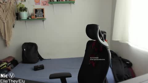 Snapshot of thetropicalseduction chatting on December 4, 2:26 pm Nicole online show from December 4, 2:26 pm