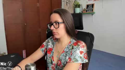 Nicole online show from December 18, 2:12 pm