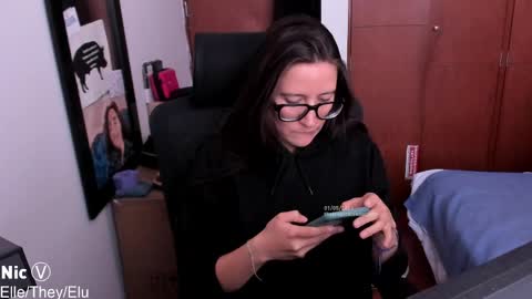 Nicole online show from May 1, 5:17 pm