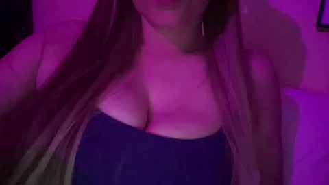 Snapshot of thewildwonderland chatting on November 30, 2:48 am The Wild Wonderland online show from November 30, 2:48 am