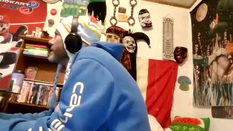 Snapshot of theycallmemellowthebreeze chatting on December 7, 8:16 pm mellow online show from December 7, 8:16 pm