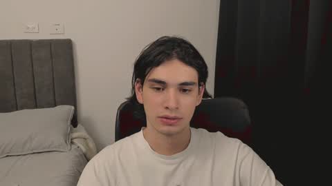 Snapshot of thiaan__ chatting on December 11, 2:30 am thiaan__ online show from December 11, 2:30 am