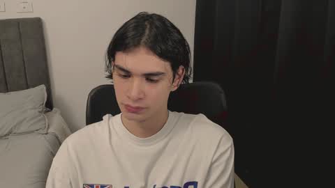 Snapshot of thiaan__ chatting on December 21, 12:53 am thiaan__ online show from December 21, 12:53 am