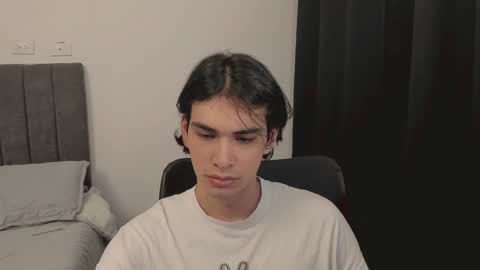 Snapshot of thiaan__ chatting on December 22, 5:10 pm thiaan__ online show from December 22, 5:10 pm