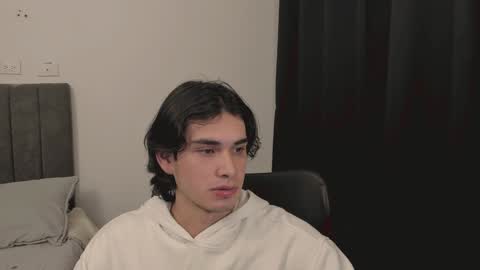 Snapshot of thiaan__ chatting on December 31, 12:11 am thiaan__ online show from December 31, 12:11 am