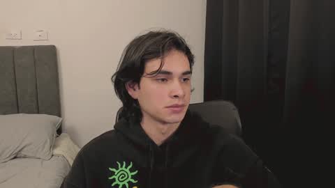 Snapshot of thiaan__ chatting on January 10, 4:01 am thiaan__ online show from January 10, 4:01 am