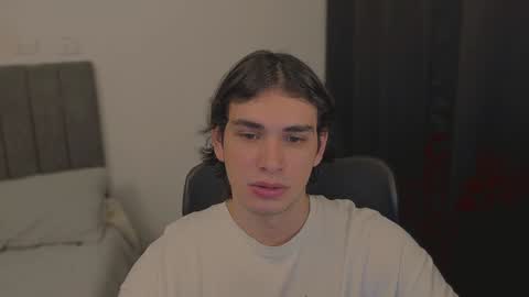 Snapshot of thiaan__ chatting on January 17, 2:50 am thiaan__ online show from January 17, 2:50 am