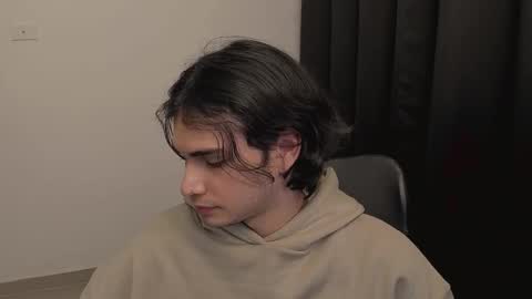 Snapshot of thiaan__ chatting on February 13, 2:01 am thiaan__ online show from February 13, 2:01 am