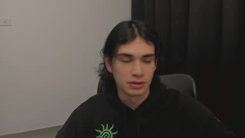 Snapshot of thiaan__ chatting on February 22, 12:16 am thiaan__ online show from February 22, 12:16 am