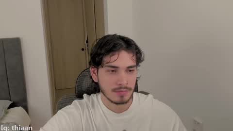 Snapshot of thiaan__ chatting on September 11, 3:39 am thiaan__ online show from September 11, 3:39 am