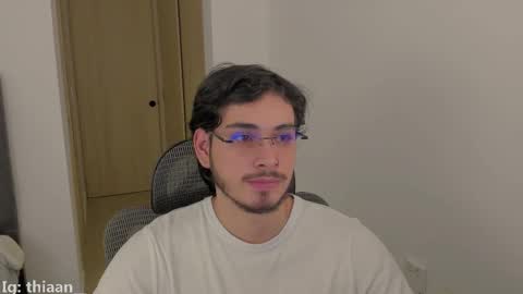 Snapshot of thiaan__ chatting on September 19, 2:24 am thiaan__ online show from September 19, 2:24 am