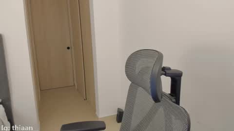 Snapshot of thiaan__ chatting on November 8, 11:14 pm thiaan__ online show from November 8, 11:14 pm