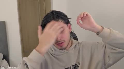 Snapshot of thiaan__ chatting on November 16, 8:25 pm thiaan__ online show from November 16, 8:25 pm