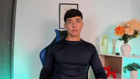 Thiago  online show from May 2, 12:04 am