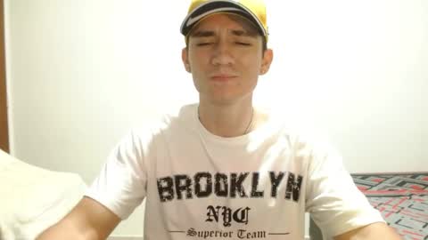Snapshot of thiago_deseo69 chatting on May 2, 12:04 am thiago_deseo69 online show from May 2, 12:04 am
