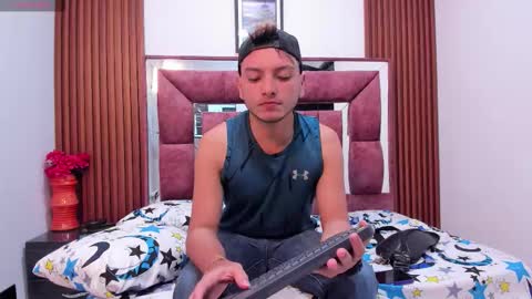 Snapshot of thiago_duval chatting on December 17, 2:06 am Thiago online show from December 17, 2:06 am