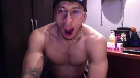 Snapshot of thiago_happy chatting on March 9, 5:11 am thiago_happy online show from March 9, 5:11 am