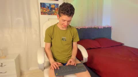 Snapshot of thiago_james69 chatting on October 16, 4:35 am Manuel online show from October 16, 4:35 am