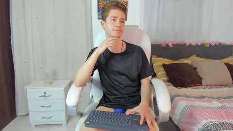 Snapshot of thiago_james69 chatting on November 22, 3:16 am Manuel online show from November 22, 3:16 am