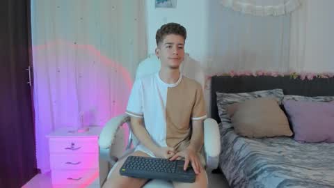 Snapshot of thiago_james69 chatting on December 16, 5:56 am Manuel online show from December 16, 5:56 am