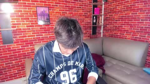 Snapshot of thiago_kozak chatting on June 2, 1:13 pm thiago online show from June 2, 1:13 pm