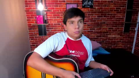 Snapshot of thiago_kozak chatting on June 6, 1:38 pm thiago online show from June 6, 1:38 pm