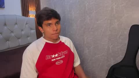 Snapshot of thiago_kozak chatting on June 7, 1:43 am thiago online show from June 7, 1:43 am