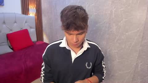 Snapshot of thiago_kozak chatting on June 10, 6:07 pm thiago online show from June 10, 6:07 pm