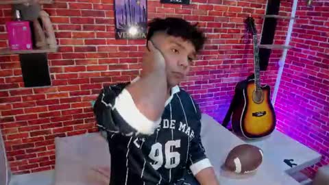 Snapshot of thiago_kozak chatting on June 11, 1:09 pm thiago online show from June 11, 1:09 pm