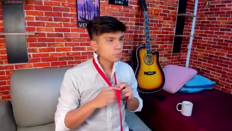 Snapshot of thiago_kozak chatting on June 16, 1:14 pm thiago online show from June 16, 1:14 pm