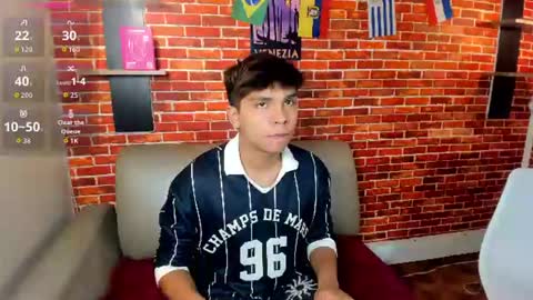 Snapshot of thiago_kozak chatting on June 22, 12:46 pm thiago online show from June 22, 12:46 pm