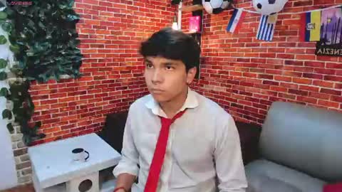 Snapshot of thiago_kozak chatting on July 6, 1:19 pm thiago online show from July 6, 1:19 pm