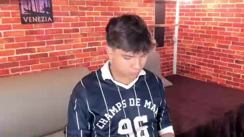 Snapshot of thiago_kozak chatting on July 28, 1:32 pm thiago online show from July 28, 1:32 pm