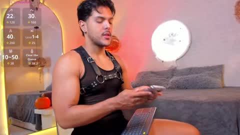 Snapshot of thiago_mercer chatting on October 21, 10:05 am Thiago online show from October 21, 10:05 am