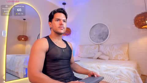 Snapshot of thiago_mercer chatting on November 7, 10:15 am Thiago online show from November 7, 10:15 am