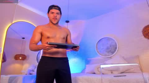 Snapshot of thiago_mercer chatting on November 10, 10:36 am Thiago online show from November 10, 10:36 am