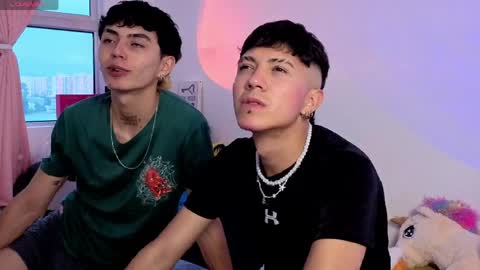 thiago_n_sam online show from April 4, 9:01 pm