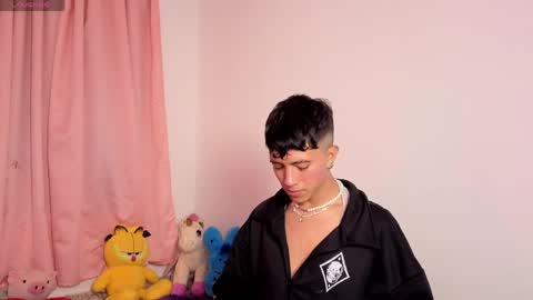 thiago_n_sam online show from April 8, 6:13 am