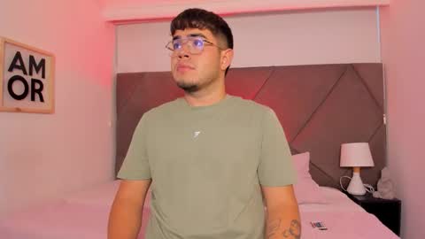 Snapshot of thiago_occonor chatting on October 22, 12:38 pm thiago_occonor online show from October 22, 12:38 pm